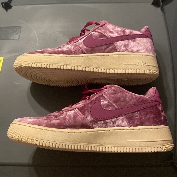 Euc Nike Air Force 1 6.5 Youth Low Pink Purple Crushed Velvet Shoes Womens - Picture 6 of 15